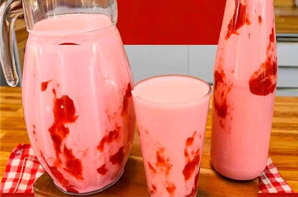 iogurte caseiro de morango feito com 3 ingredientes