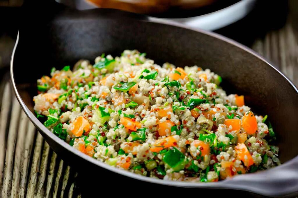 salada de quinoa com legumes assados